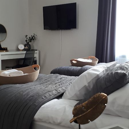 Marzec Apartamenty Gniezno Chambre photo